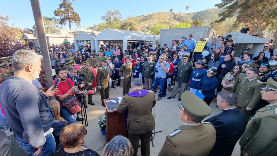 Multitudinaria y emotiva despedida del Carabinero y Bombero Carlos Retamal Jaque (Q.E.P.D)